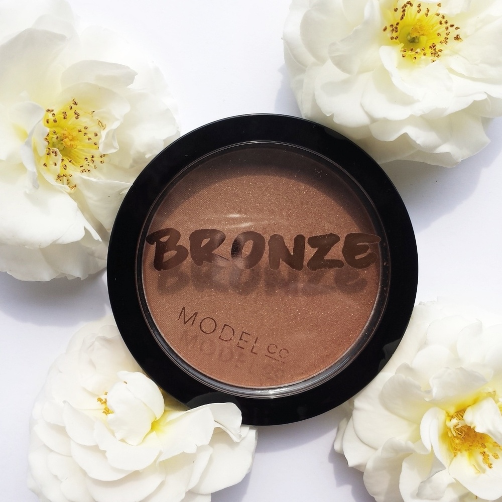 ⚡ModelCo Shimmer Bronzing Powder